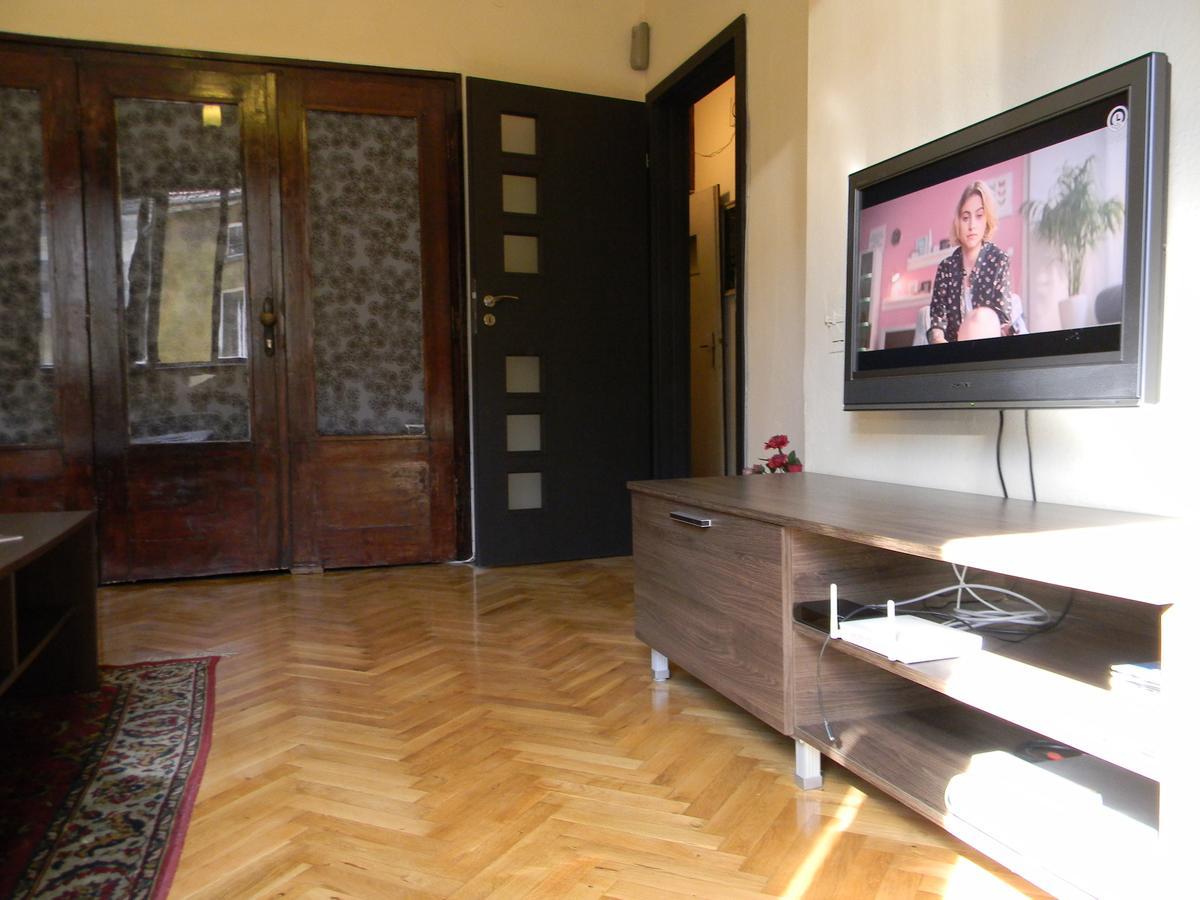 Apartment Place In Downtown *